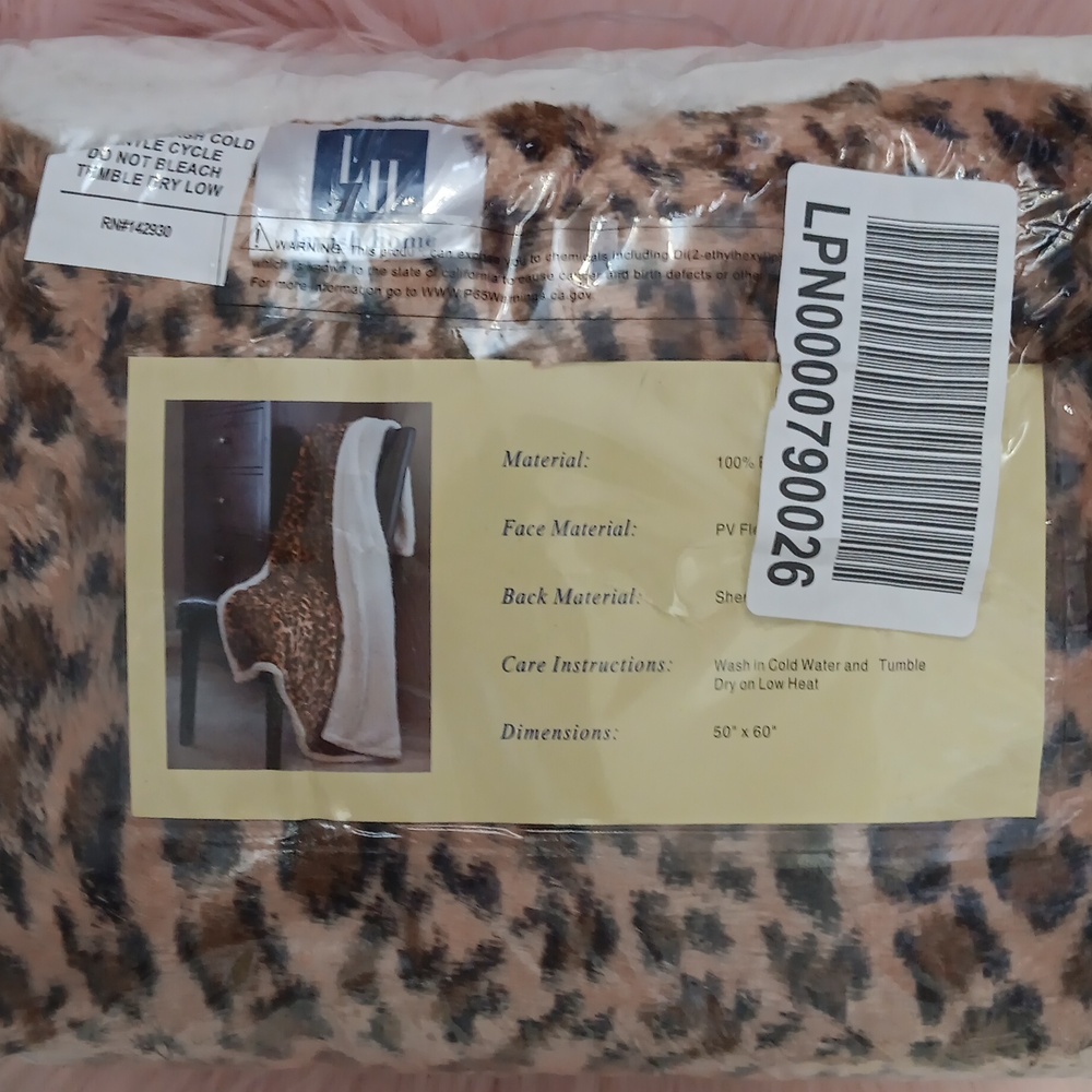 Brand New LAVISH HOME LEOPARD PRINT FLEECE/SHERPA THROW
